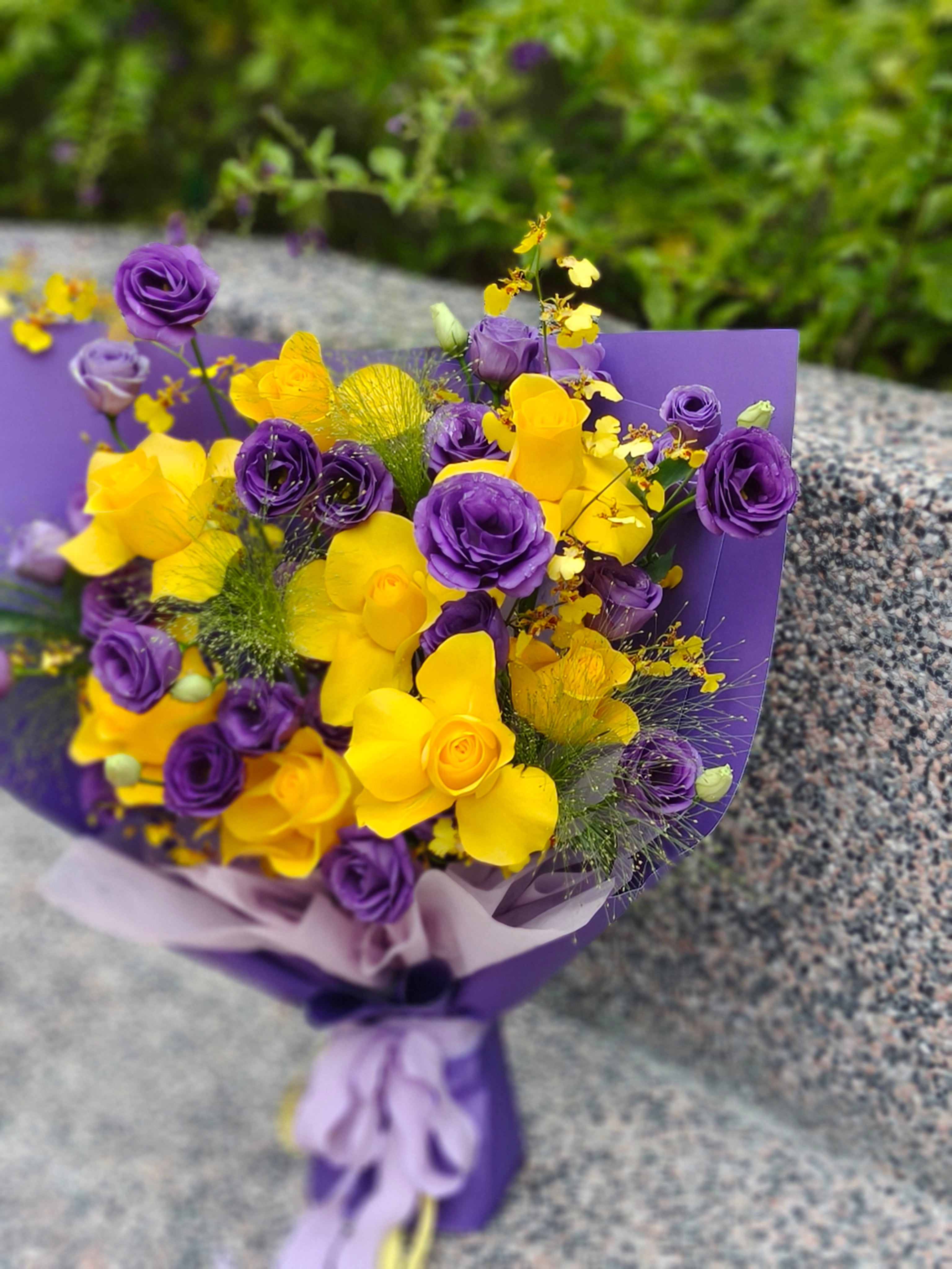 Yellow Rose & Purple Lisianthus Bouquet 黄玫瑰紫桔梗花束