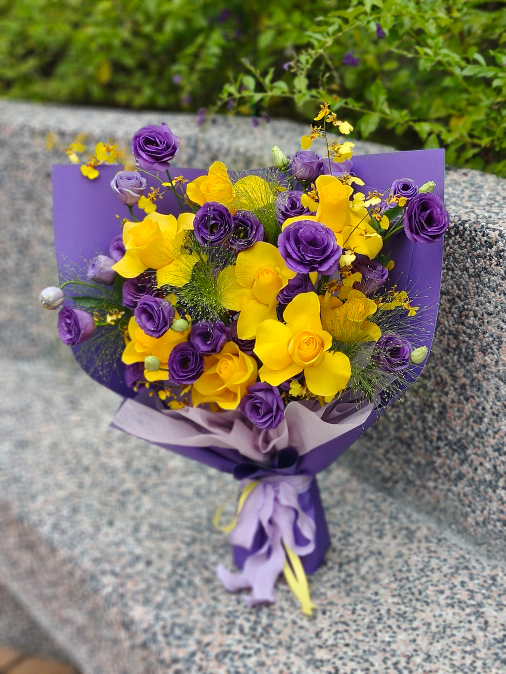 Yellow Rose & Purple Lisianthus Bouquet 黄玫瑰紫桔梗花束