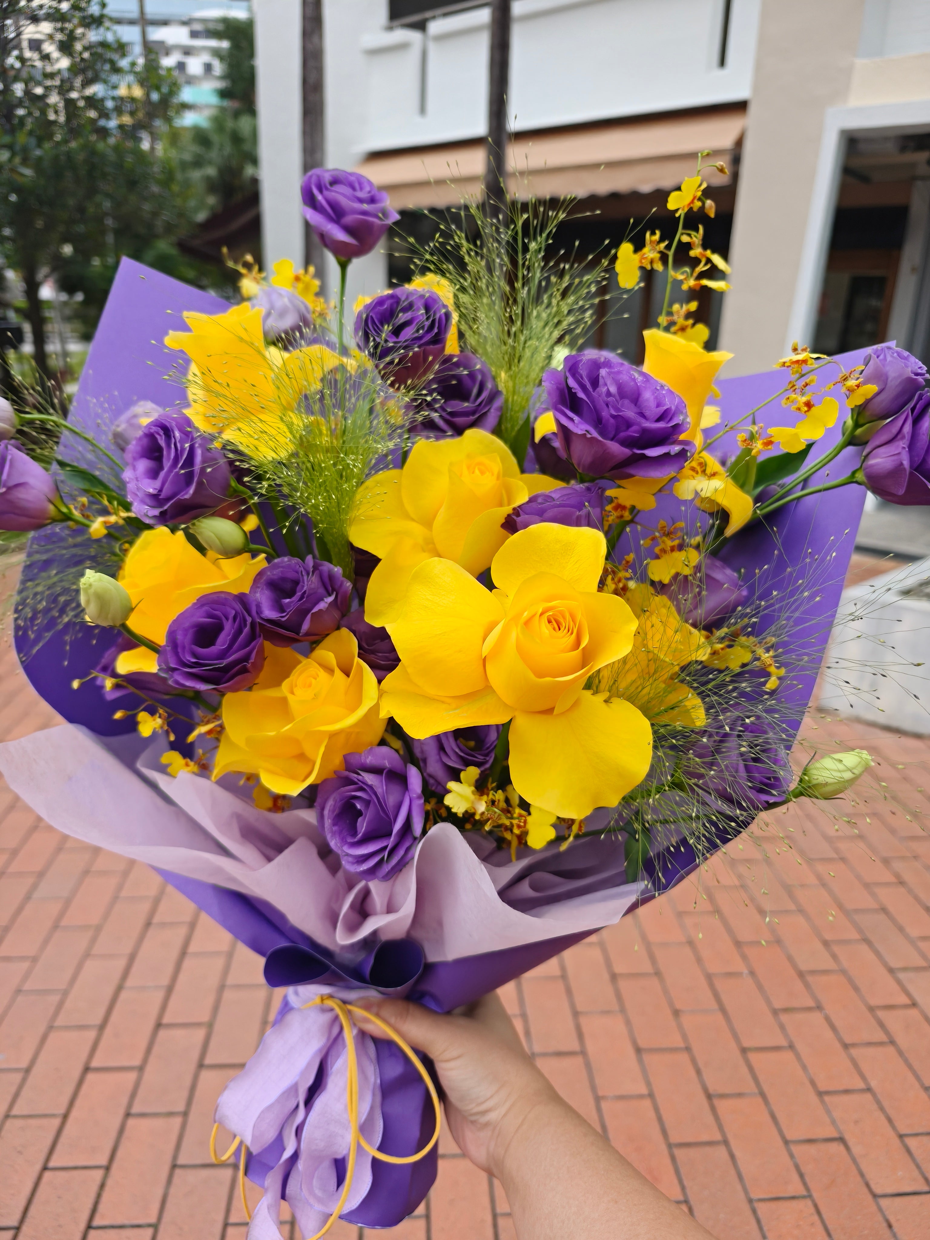 Yellow Rose & Purple Lisianthus Bouquet 黄玫瑰紫桔梗花束