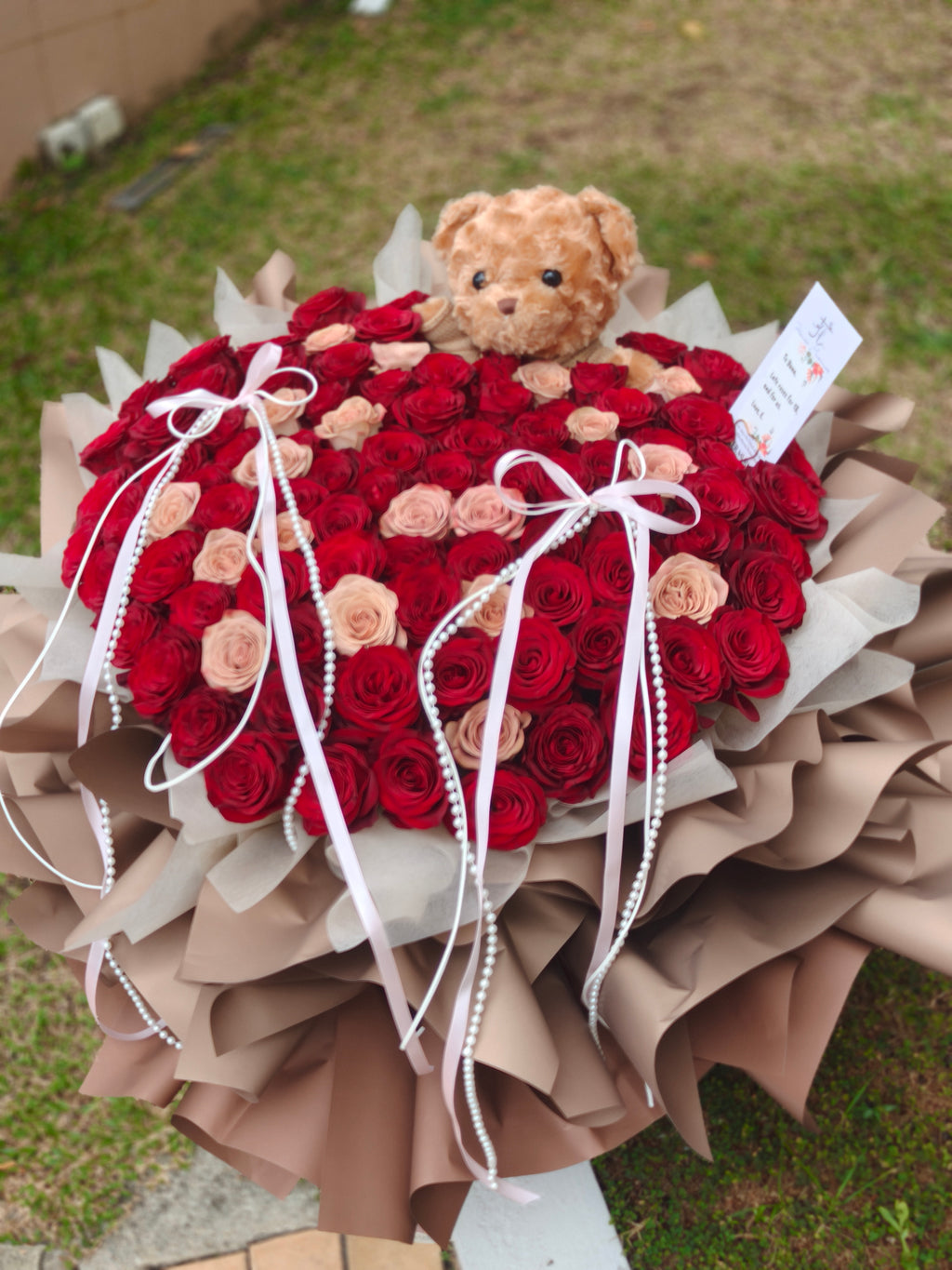 99枝玫瑰小熊款 | 99 Roses Teddy Bear Bouquet
