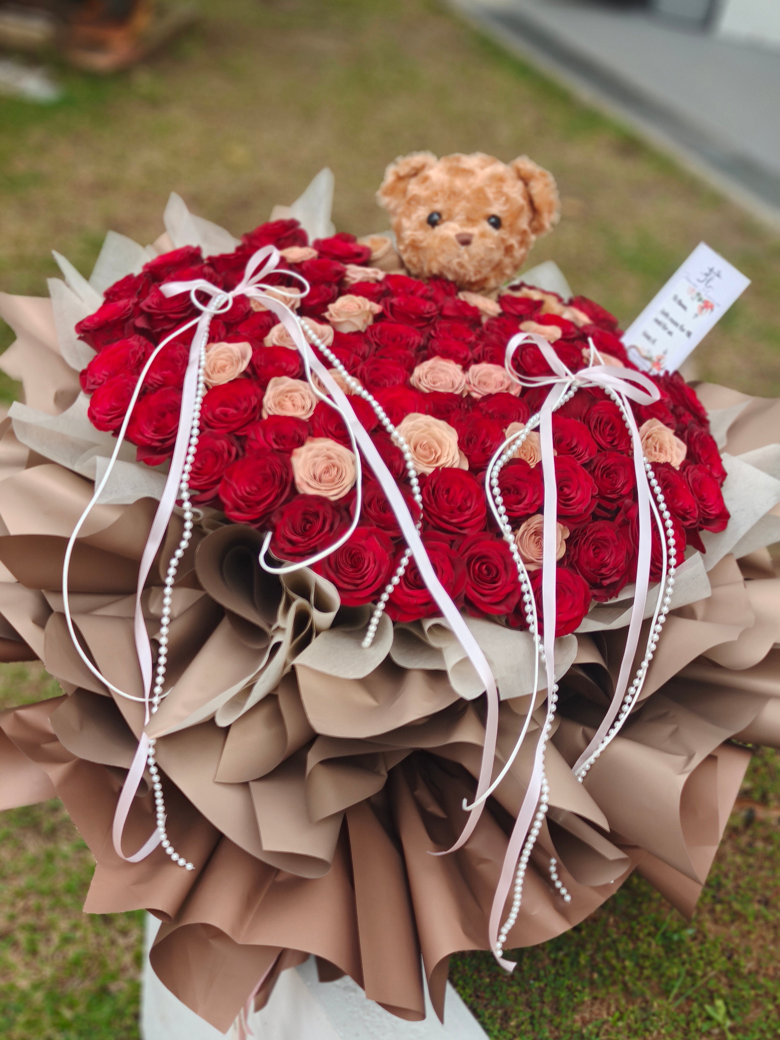 99枝玫瑰小熊款 | 99 Roses Teddy Bear Bouquet