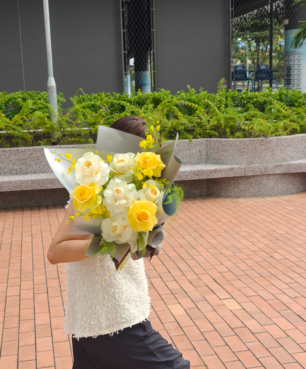 Sunlit Cream & Yellow Rose Bouquet 奶油黄玫瑰花束