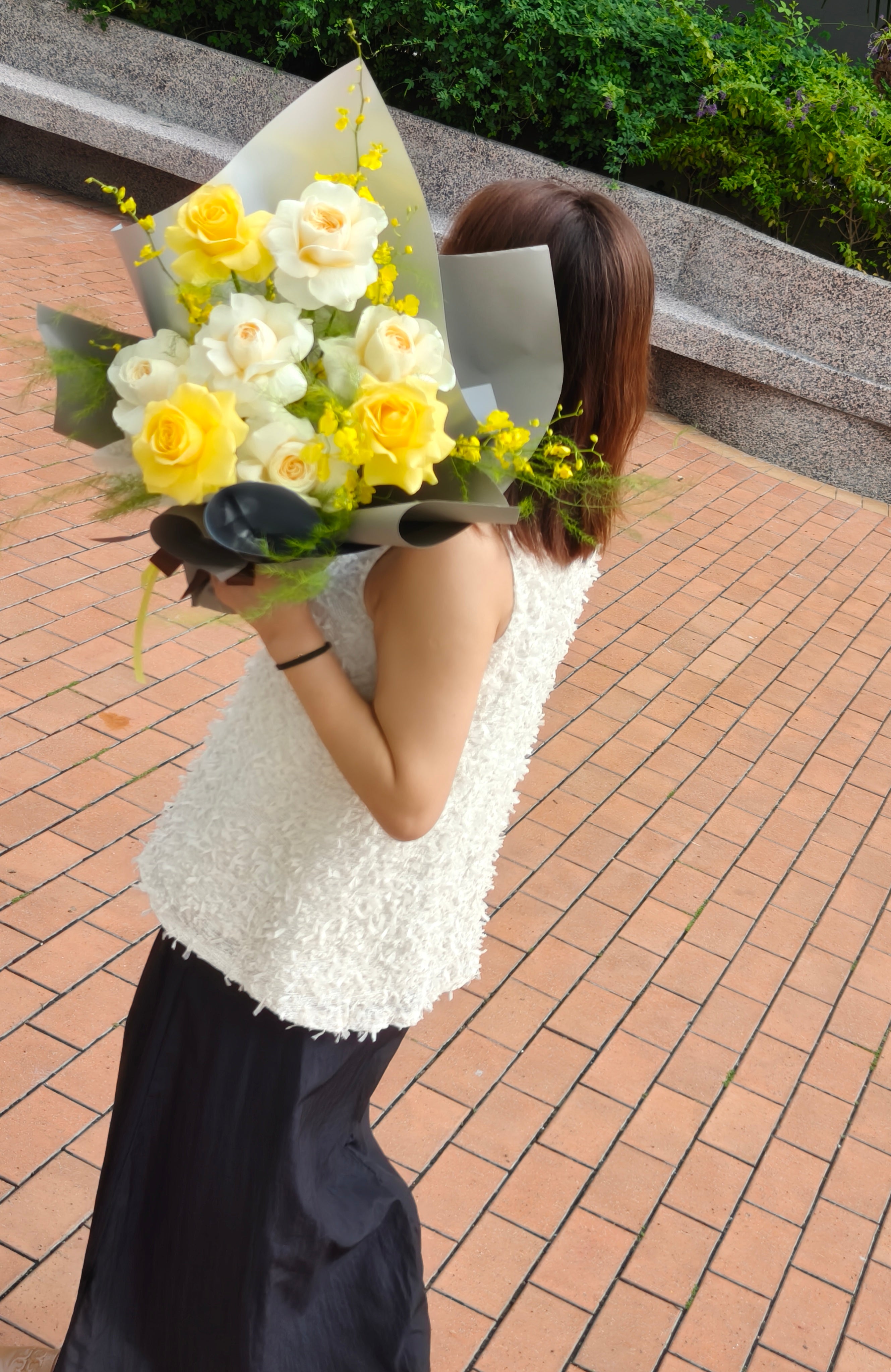 Sunlit Cream & Yellow Rose Bouquet 奶油黄玫瑰花束