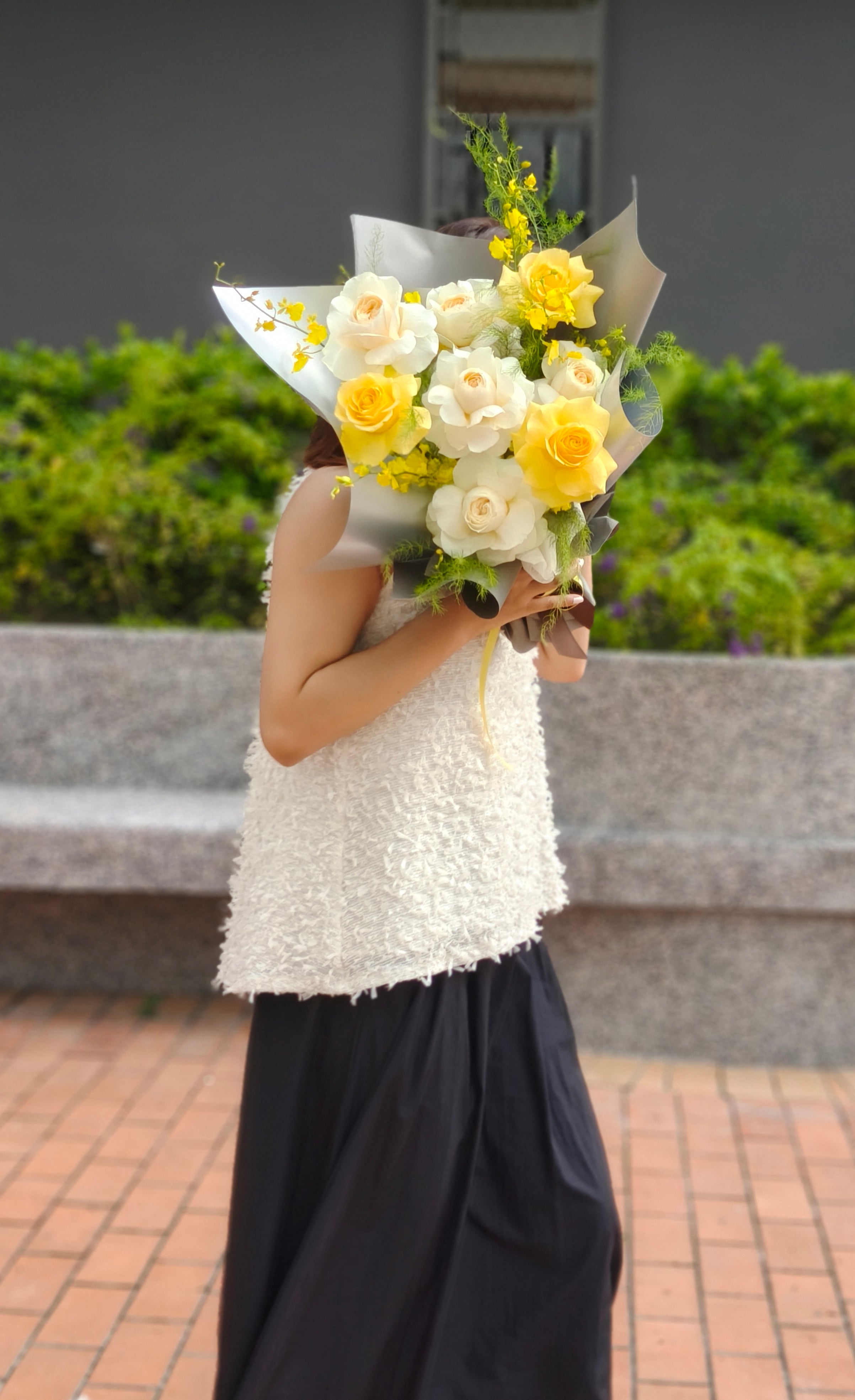 Sunlit Cream & Yellow Rose Bouquet 奶油黄玫瑰花束