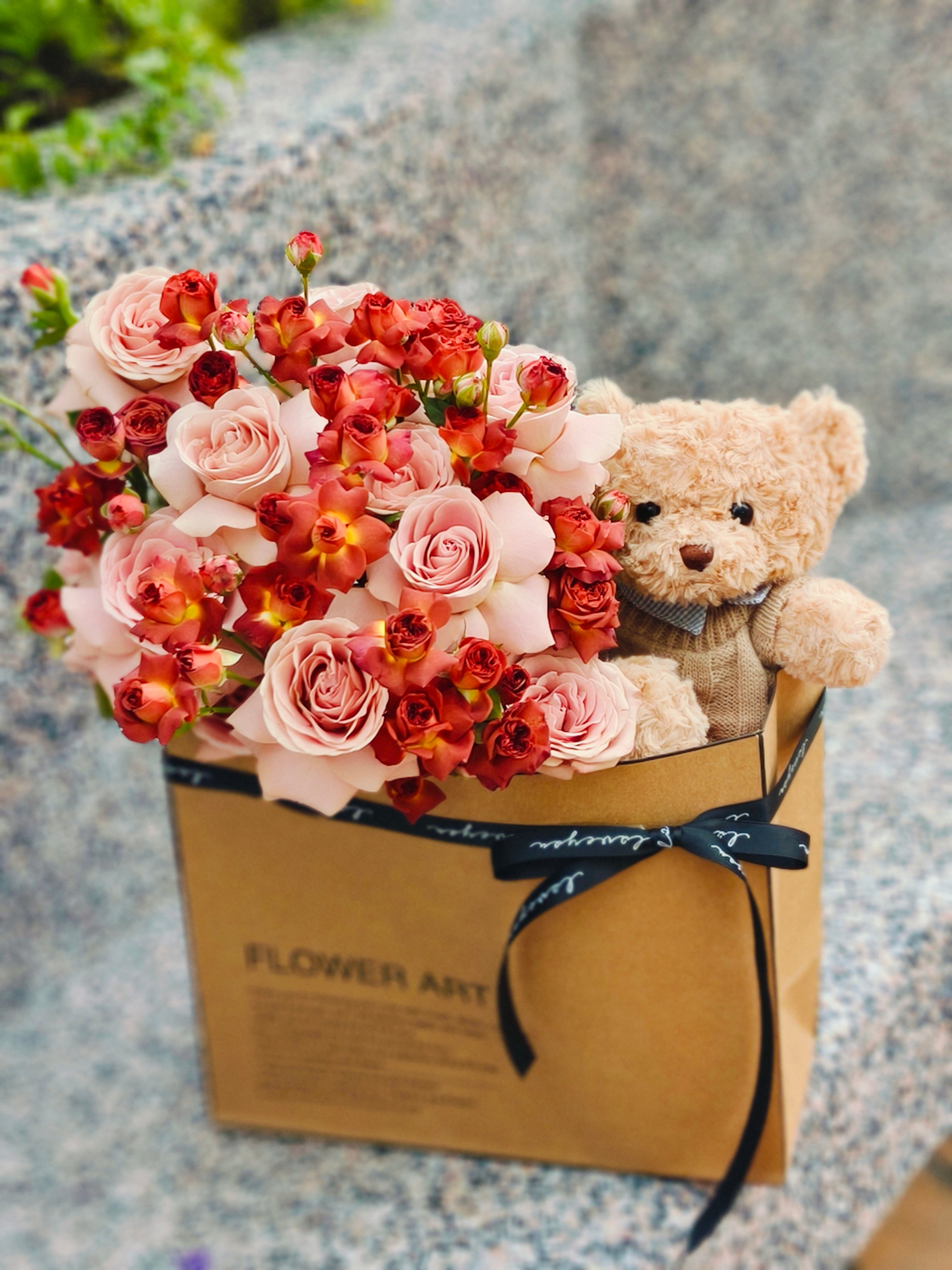 Cappuccino Rose & Teddy Hug Bag 卡布奇诺玫瑰小熊抱抱袋
