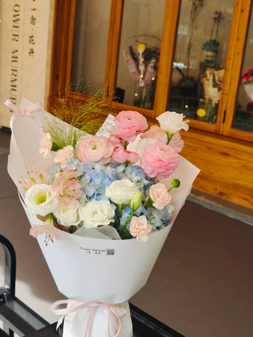 Blue Blush Garden Bouquet 蓝粉花园花束