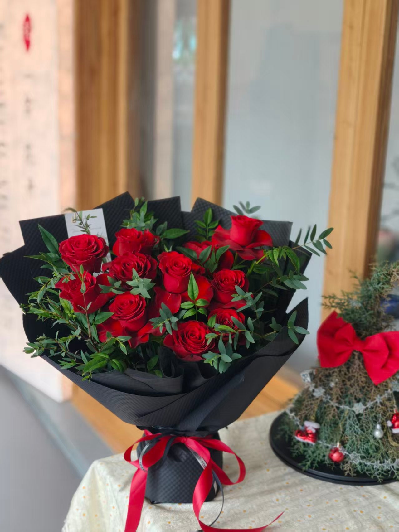 12 red roses bouquet
